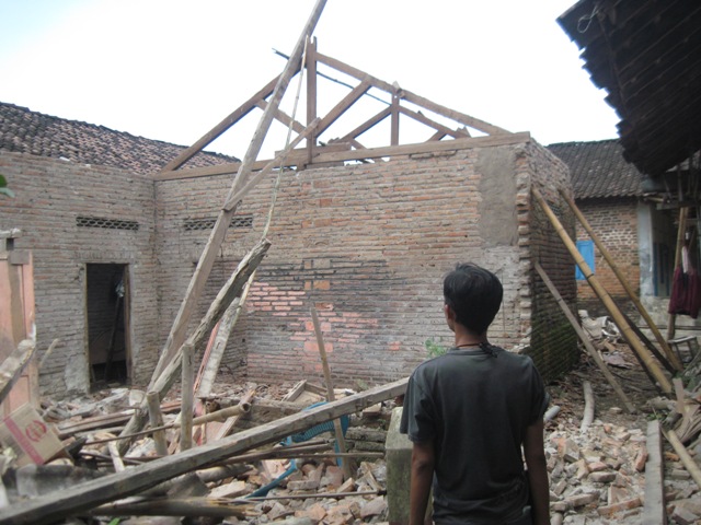 Kondisi rumah di Ngawen yang ambruk dan menimpa dua warga setempat. (Taufiq Sidik Prakoso/JIBI/Solopos)