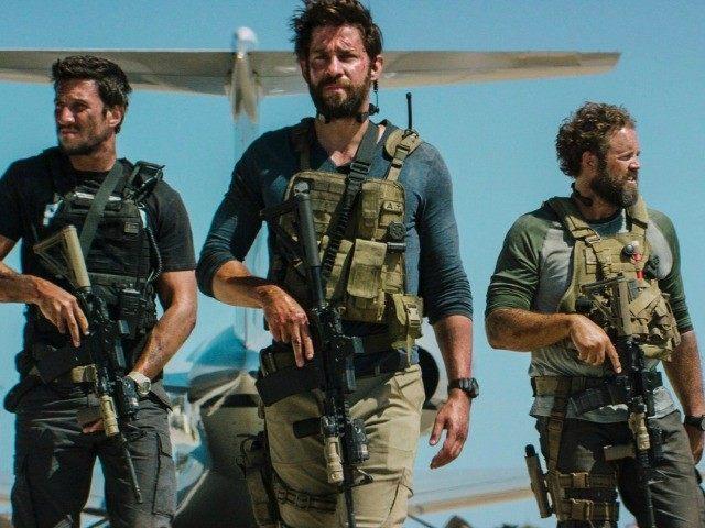 Salah satu adegan di film 13 Hours. (breitbart.com)