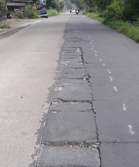 Kerusakan pada Jl.Randusari-Kopen ruas Sudimoro-Nepen. Jalan yang baru dicor beton tahun lalu mulai rusak. Foto diambil Selasa (5/4/2016). (Hijriyah Al Wakhidah/JIBI/Solopos)