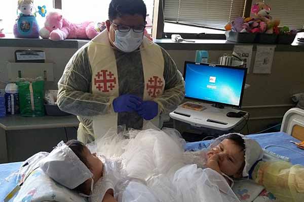 Bayi kembar dampet di Texas (Facebook)