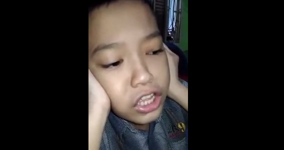 Bocah Jerico melantunkan azan. (Istimewa/Youtube)