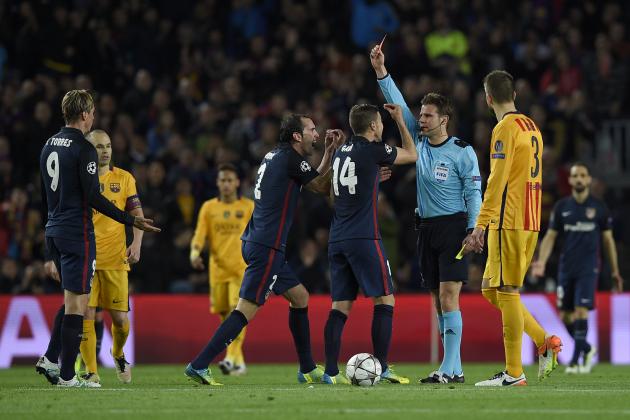 Fernando Torres mendapat kartu merah saat melawan Barcelona (Bleacher Report)