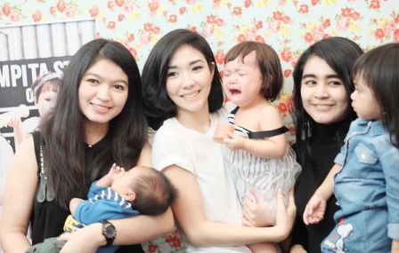 Gempita foto bersama cucu Jokowi (Instagram)