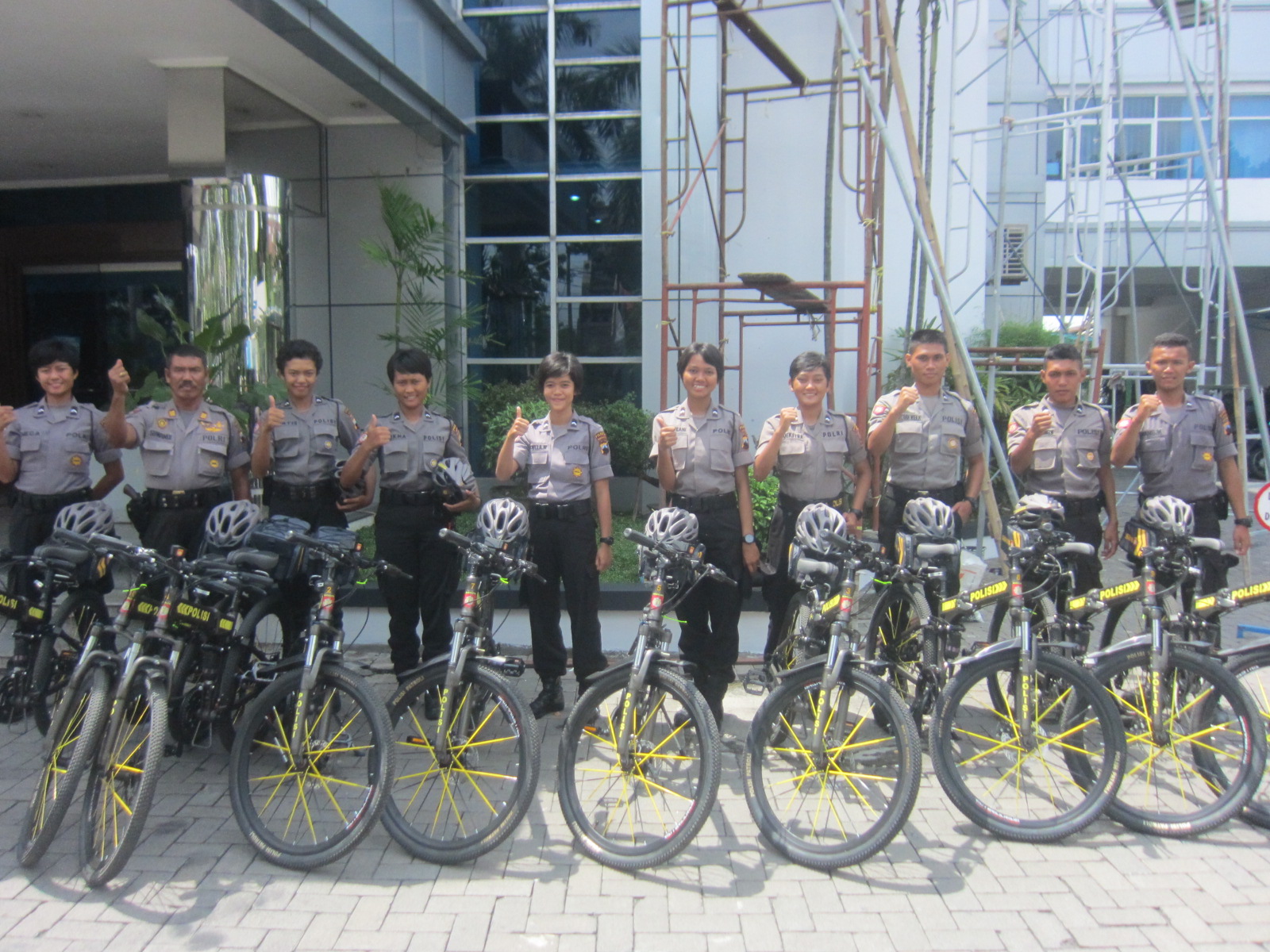 Patroli Polisi Sepeda Solo di Griya Solopos Kamis (7/4/2016) (Haryo Prabancono/JIBI/Solopos.com)