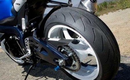 Ilustrasi ban sepeda motor. (Motorcycle-usa.com)