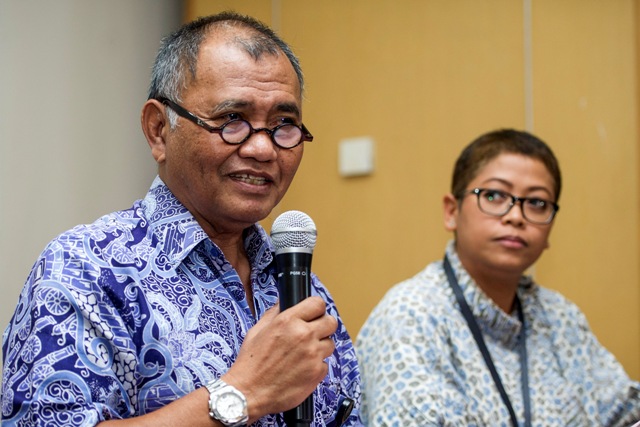 Ketua KPK Agus Rahardjo (kiri) didampingi Pelaksana harian Kepala Biro Humas KPK Yuyuk Andriati (kanan) memberikan konferensi pers tersangka baru hasil operasi tangkap tangan (OTT) di Gedung KPK, Jakarta, Kamis (21/4/2016). KPK menetapkan Panitera PN Jakpus Edy Nasution dan Doddy Aryanto Supeno selaku pihak swasta sebagai tersangka kasus dugaan suap penanganan peninjauan kembali (PK) yang diajukan pihak swasta ke PN Jakpus. Keduanya tertangkap OTT KPK pada Rabu (20/4/2016). (JIBI/Solopos/Antara/Sigid Kurniawan)
