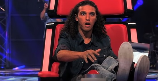 Mitchell Bruning saat melantunkan Redemption Song. (Istimewa)