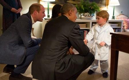 Pangeran George menyalami Obama (Daily Mail)