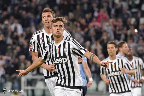 Paulo Dybala mrayakan gol (Juventus.com)