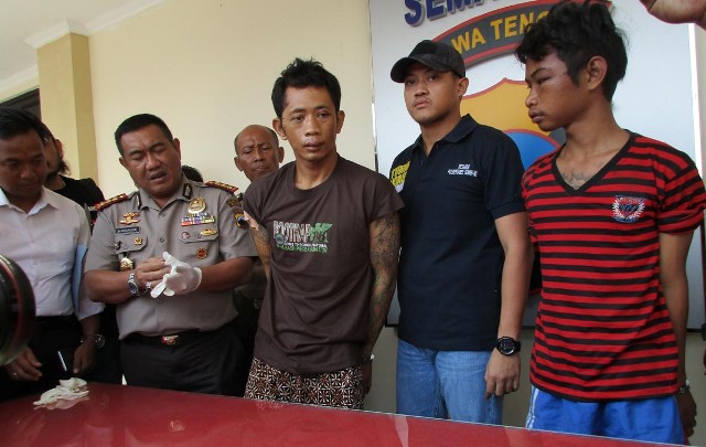 Kapolrestabes Semarang Kombes Pol. Burhanudin (dua dari kanan) hendak meminta keterangan kepada pelaku pembunuhan pada gelar perkara di Mapolrestabes Semarang, Senin (25/4/2016). (Insetyonoto/JIBI/Semarangpos)