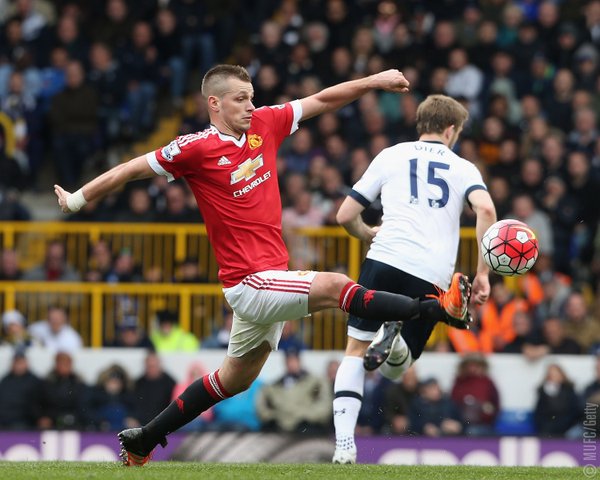 Morgan Schneiderlin saat membela Manchester United melawan Tottenham Hotspur (Twitter)