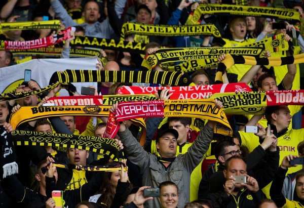 Suporter Dortmund (This Is Anfield)