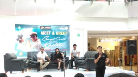 Sutradara Azhar Kinoi Lubis (kiri) bersama Fanda Mutiara, Gio Idol, dan Donny Damara dalam acara meet and greet di Atrium Hartono Lifestyle Mall, Selasa (12/4/2016). (Kharisma Dhita Retnosari/JIBI/Solopos)