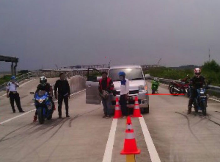 Suzuki GSX-R1000 (kiri) dan Satria F150 (kanan). (Tmcblog.com)