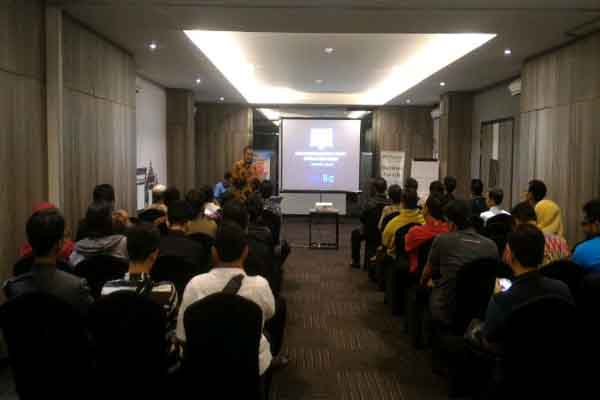Owner BiigBiz Auf Wee saat memberikan motivasi pembuatan Toko Online kepada pelaku UKM di Hotel Neo Awana jalan Pasar Kembang Jogja, Sabtu (30/4/2016). (Abdul Hamied Razak/JIBI/Harian Jogja)