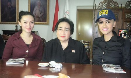 Zaskia Gotik, Rachmawati dan Julia Perez (Instagram)