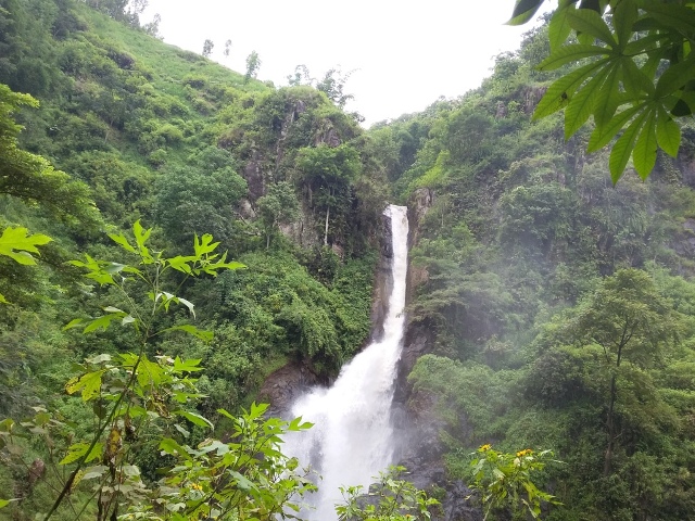 Panorama alam Air Terjun Pletuk di Desa Jurug, Sooko, Ponorogo, Sabtu (16/4/2016). (Abdul Jalil/JIIB/Madiunpos.com)