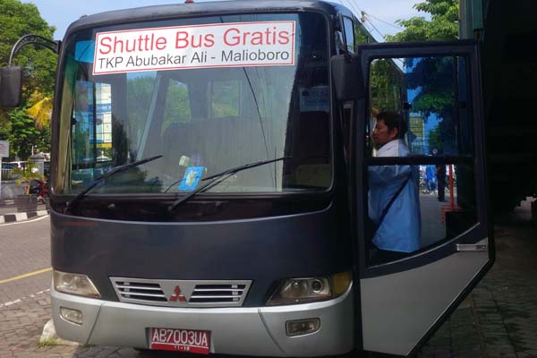 Shuttle bus gratis untuk karyawan di Jalan Malioboro mulai dioperasikan, Senin (4/4/2016). Ujang Hasanudin/JIBI/Harian Jogja)
