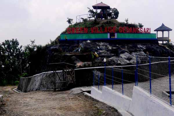 Kondisi turunan terakhir menuju lokasi wisata green village di Desa Mertelu, Gedangsari. Jumat (8/4/2016). (David Kurniawan/JIBI/Harian Jogja)