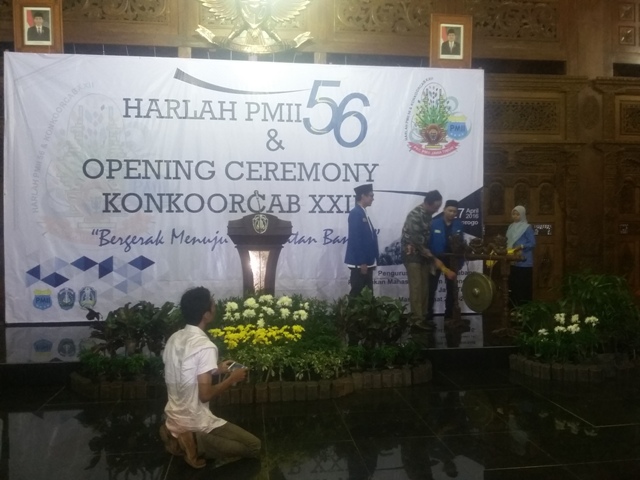 Bupati Ponorogo, Ipong Muchlissoni membuka acara Harlah ke-56 PMII dan pembukaan Konkoorcab XXII PMII Jatim di Pendapa Agung Pemkab Ponorogo, Rabu (27/4/2016). (Abdul Jalil/JIBI/Madiunpos.com)