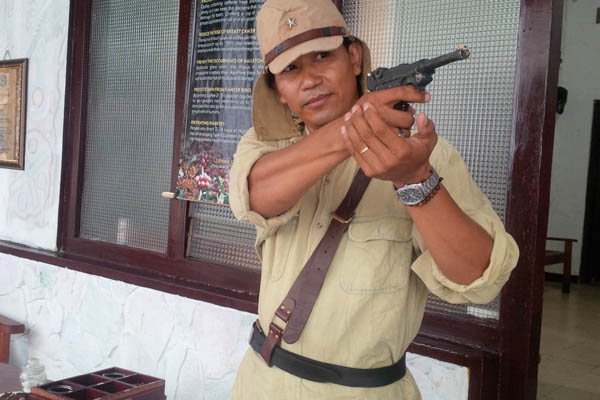 Salah satu kostum di 'Loewak Coffee'. (UJang Hasanudin/JIBI/Harian Jogja)