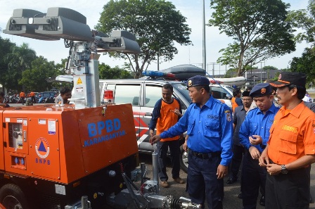 Bupati Karanganyar, Juliyatmono, dan Wakil Bupati Karanganyar, Rohadi
Widodo, menghadiri HUT Damkar Karanganyar, Selasa (12/4/2016). (Sri Sumi Handayani/JIBI/Solopos)