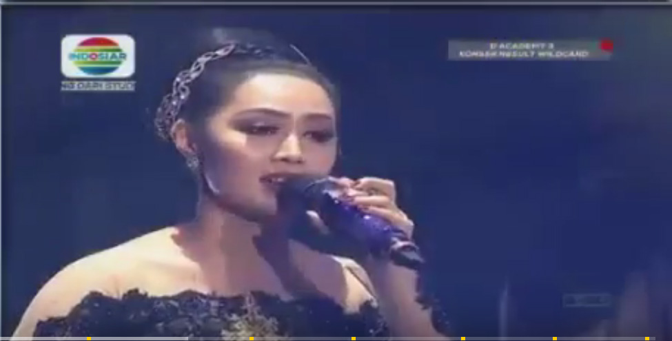 Linda Ponorodo tampil dalam babak perebutan wild card D'Academy 3, Sabtu (9/4/2016). (Youtube)