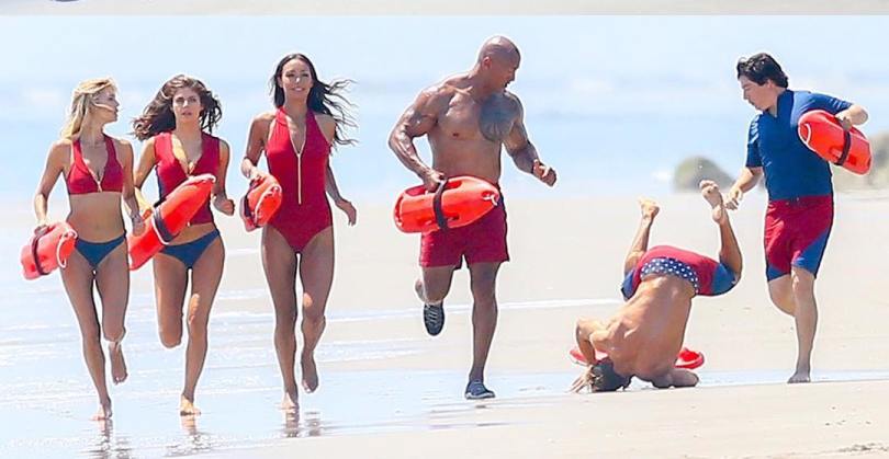 Zac Efron saat pemotretan Baywatch. (Istimewa/Twitter)