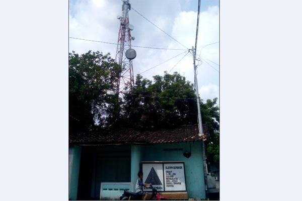 Menara itu berdiri di atas lahan RT05/RW21 Modinan, Banyuraden, Gamping, Sleman. (Sunartono/JIBI/Harian Jogja)