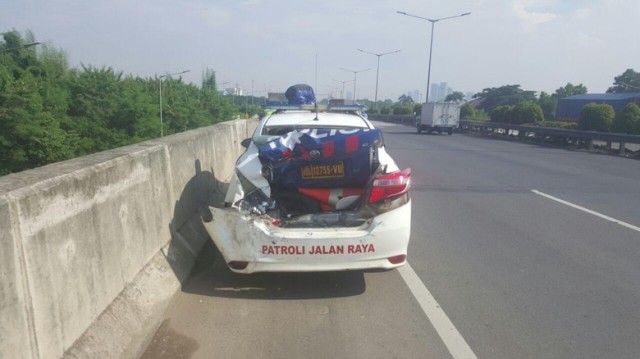 Kondisi mobil PJR yang ditabrak truk. (detikcom/istimewa)