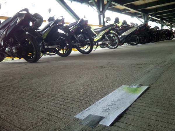 Tempat parkir gedung di jalan Abu Bakar Ali mulai ditempati untuk parkir sepeda motor yang akan menuju Jalan Malioboro, Senin (4/4/2016). (Gilang Jiwana/JIBI/Harian Jogja)