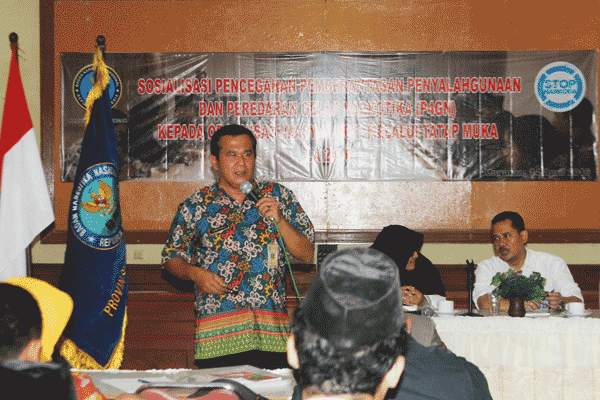 Kepala Kesbangpolinmas Kabupaten Semarang, Purbatinhadi, saat tampil sebagai pembicara dalam acara Sosialisasi Pencegahan, Pemberantasan, Penyalahgunaan dan Peedaran Gelap Narkotika kepada Organisasi Masyarakat melalui Tatap Muka di ballroom Kebon Raja Resto, Ungaran, Kamis (14/4/2016). (Imam Yuda Saputra/JIBI/Semarangpos.com)