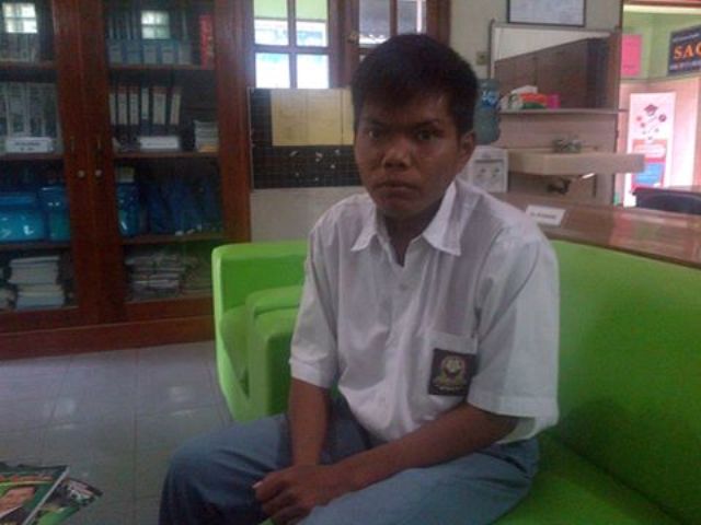 Riski Wahyudi, 18, penderita Chronic Kidney Disease (CKD) atau gagal ginjal kronis yang juga warga Desa Kincang Wetan, Kecamatan Jiwan, Kabupaten Madiun. (Facebook-Madiun)