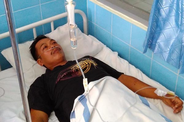 Anggota Satuan Polisi Pamong Praja (Satpol PP) Kabupaten Kulonprogo, Tejo Sulistyo menjalani perawatan intensif di Rumah Sakit Umum Daerah (RSUD) Wates, Kulonprogo, Rabu (6/4/2016). (Rima Sekarani/JIBI/Harian Jogja)