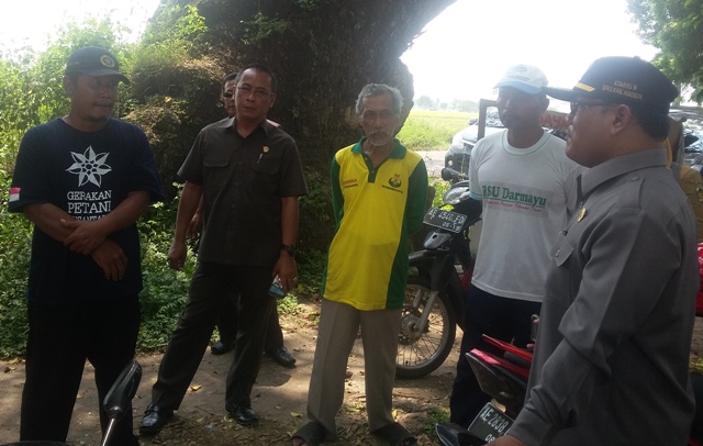 Sejumlah petani di Kabupaten Madiun berdialog dengan anggota Komisi B DPRD setempat, Senin (4/4/2016). (Abdul Jalil/JIBI/Madiunpos.com)