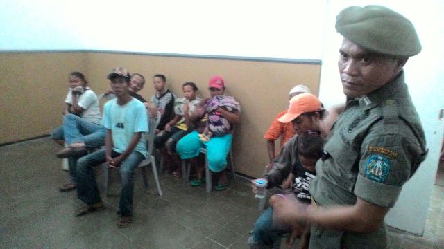 Sejumlah gepeng dirazia petugas Satpol PP Ponorogo, Senin (4/4/2016). (Abdul Jalil/JIBI/Madiunpos.com)