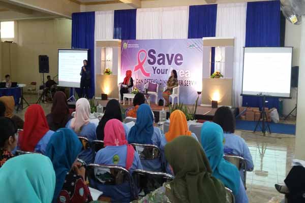 Seminar seputar mitos dan deteksi dini kanker serviks oleh Dinas Kesehatan Kabupaten Bantul di Gedung Dakwah Muhammadiyah Bantul, Kamis (7/4/2016). Seminar tersebut diikuti oleh seluruh perwakilan ibu-ibu PKK di Kabupaten Bantul.(Yudho Priambodo/JIBI/ Harian Jogja)