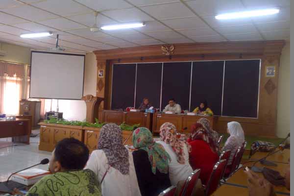 Sejumlah wali siswa SMPN 3 Sleman mendatangi Komisi D untuk mengadukan Pj Kepala Sekolah yang dinilai bersikap arogan dan melakukan kekerasan verbal kepada anak-anak, Senin (4/4/2016). (Abdul Hamid Razak/JIBI/Harian Jogja)