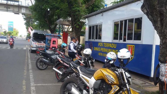 Trotoar digunakan untuk Pos Dishub (Facebook)