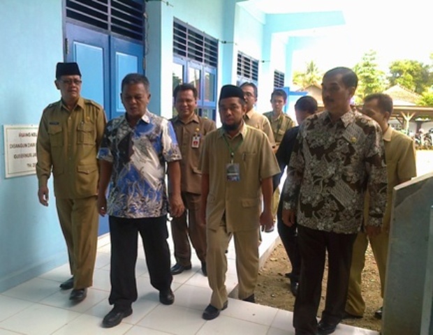 Rombongan Bupati dan Wakil Bupati Pacitan memantau pelaksanaan UN tahun 2016, Selasa (5/4/2016). (pacitankab.go.id)