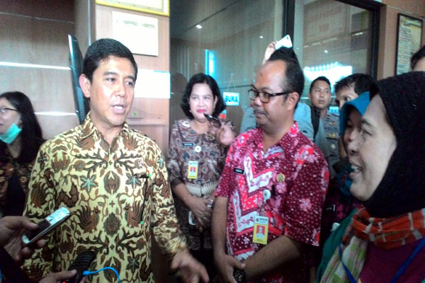 Menteri PAN RB, Yuddy Cristandi (kiri), saat menyambangi Kantor Pertanahan Kabupaten Semarang, Jumat (29/4/2016). (Imam Yuda Saputra/JIBI/Semarangpos.com)