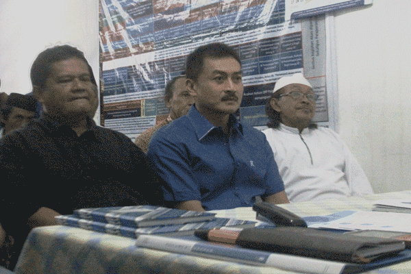 Wali Kota Salatiga, Yuliyanto (tengah), saat melakukan pendaftaran sebagai calon wali kota dari Partai Demokrat di Kantor DPC Partai Demokrat Salatiga, Rabu (6/4/2016). (Imam Yuda Saputra/JIBI/Semarangpos.com)
