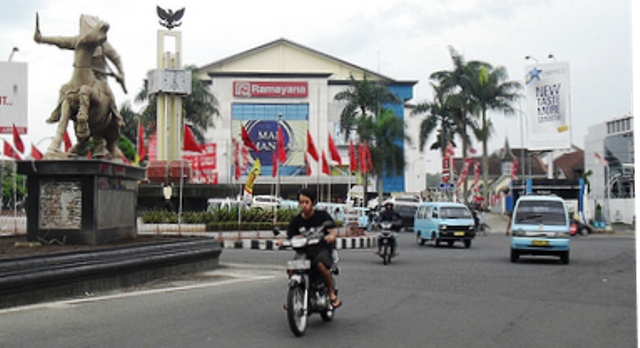 Ilustrasi angkot di jalanan Kota Salatiga. (Flickriver.com)