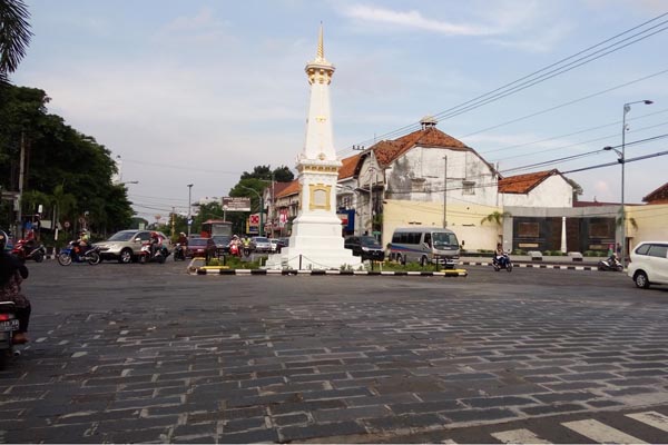 Arus lalu lintas di perempatan Tugu Pal Putih, Kamis (5/5/2016) siang. (NIna Atmasari/JIBI/Harian Jogja)