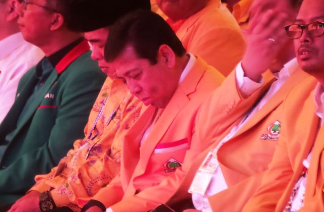 Setya Novanto mengantuk di pembukaan Munaslub Golkar di Nusa Dua Bali, Sabtu (14/5/2016) malam. (Dewi Zuhriyah/JIBI/Bisnis)