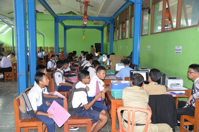 Sejumlah siswa sedang mengikuti proses penerimaan peserta didik baru (PPDB) tahun pelajaran 2016/2017 di salah satu sekolah, Senin (27/6/2016). (JIBI/Solopos/Istimewa)