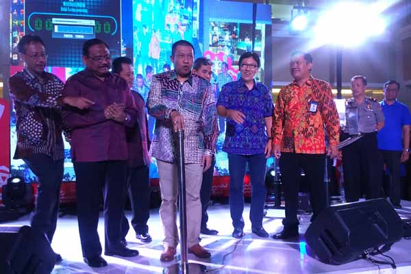 Walikota Jogaj Haryadi Suyuti melakukan proses pengundian di Galeria Mall, Jogja, Selasa (13/9/2016) malam. (Kusnul Isti Qomah/JIBI/Harian Jogja)