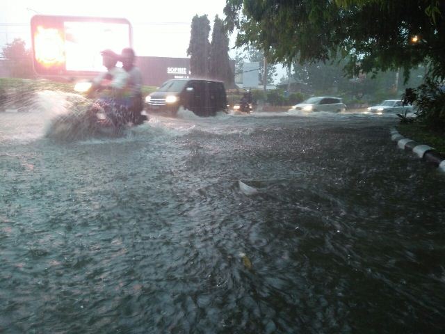 Depan Rown Divison Manahan Solo, Minggu (2/10/2016). (Burhan A/JIBi/Solopos)