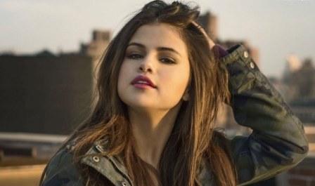 Selena Gomez (Directlyrics.com)