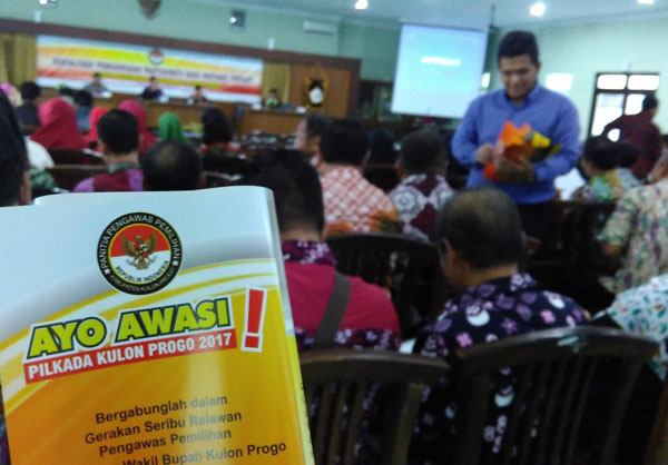 Panitia Pengawas Pemilu (Panwaslu) Kabupaten Kulonprogo menggelar sosialisasi pengawasan partisipatif dengan mengundang para kepala desa dan perwakilan perangkat desa di Gedung Kaca, Wates, Kulonprogo, Kamis (6/10/2016). (Rima Sekarani I.N./JIBI/Harian Jogja)